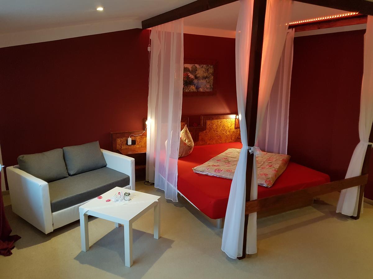 Landhotel Trampe Exteriör bild